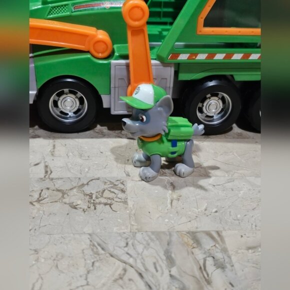 Paw Patrol, Rocky’s Reuse It Deluxe Truck with Collectible Toy Figure - Picture 6 of 11